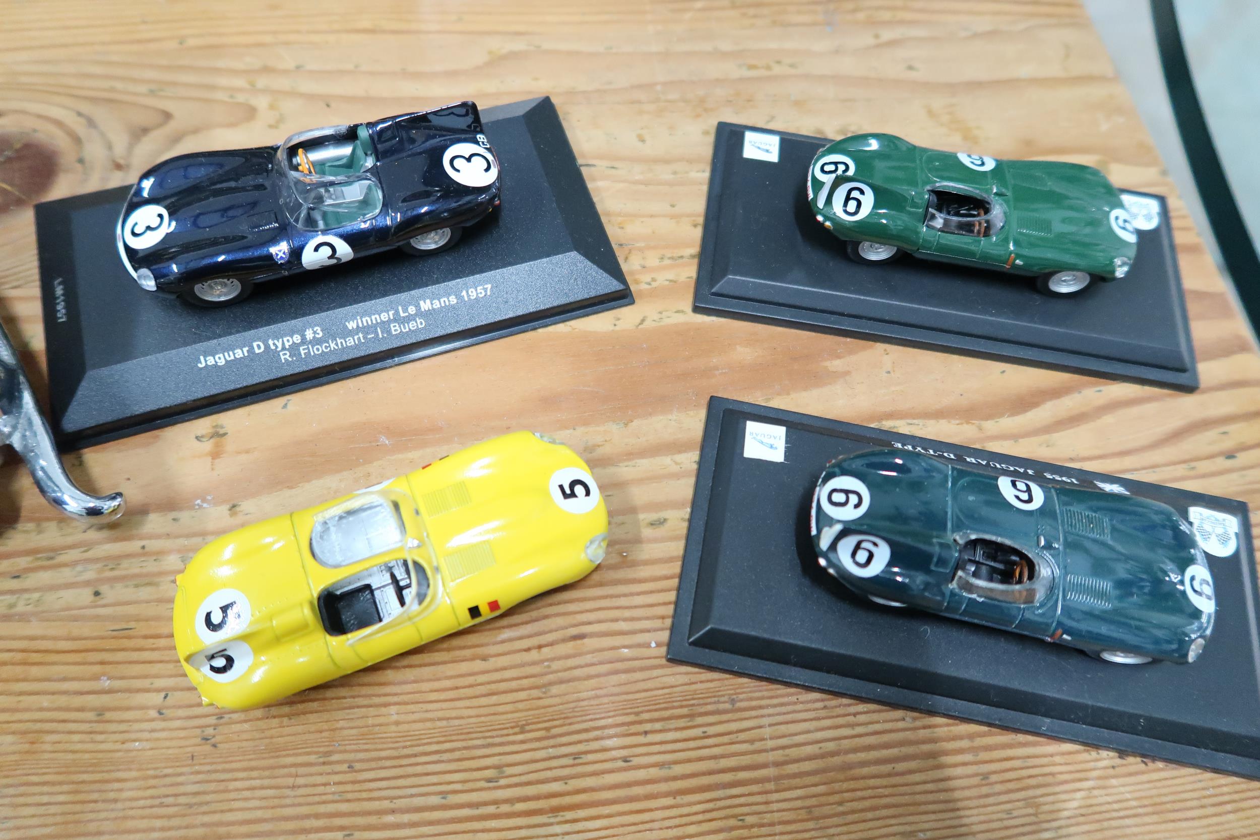 An Autoart Classic Division 1:18 model D type Jaguar, (boxed), an Autoart Jaguar XJB, a Tyrrell - Bild 2 aus 7