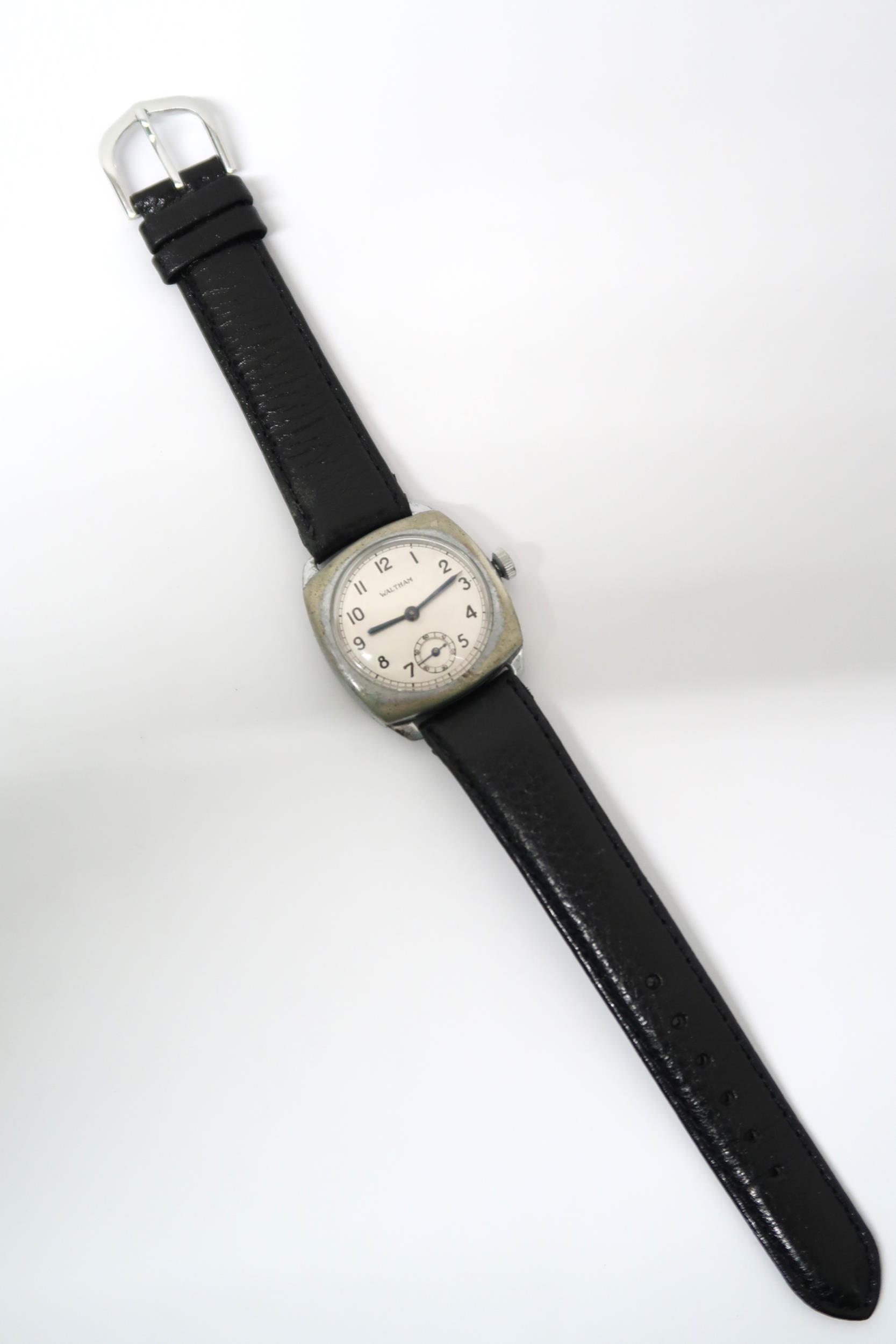 A Gents Waltham wristwatch with silvered dial, Arabic numerals to chapter ring with a subsidiary - Image 3 of 3