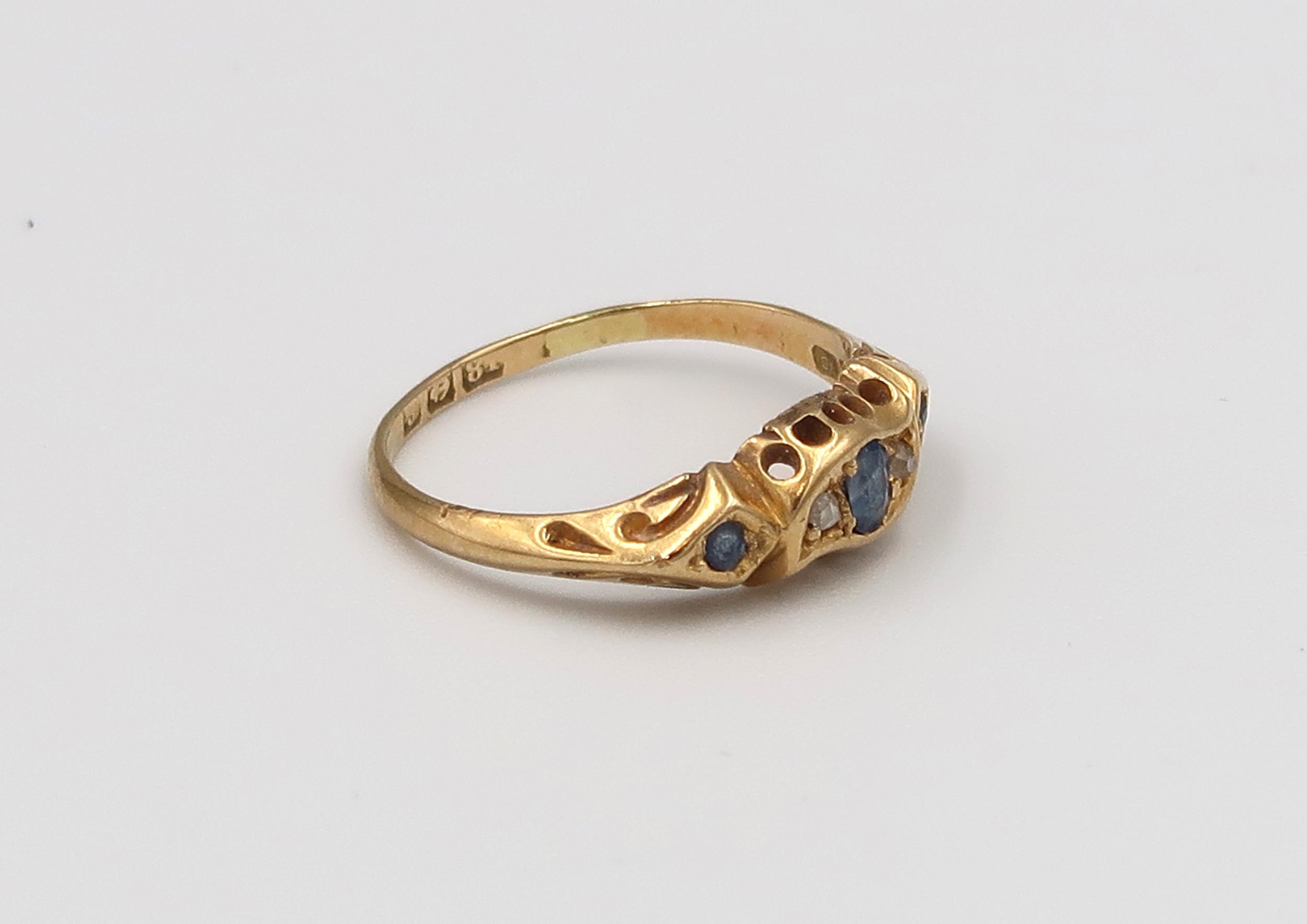 An 18ct diamond and sapphire dress ring, approx 2 grams - Image 2 of 3