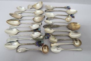 A selection of silver teaspoons, salt spoons etc, approx. 18 troy oz