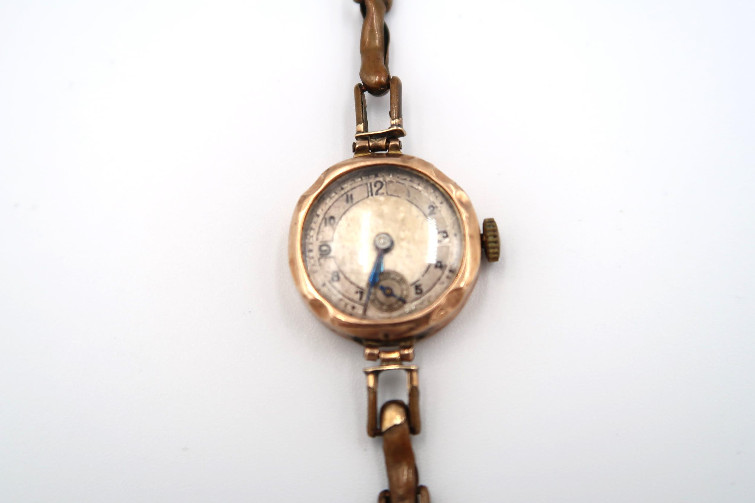 A ladies 9ct gold cased wristwatch on 9ct gold strap along with two 9ct gold watch cases. - Image 3 of 10