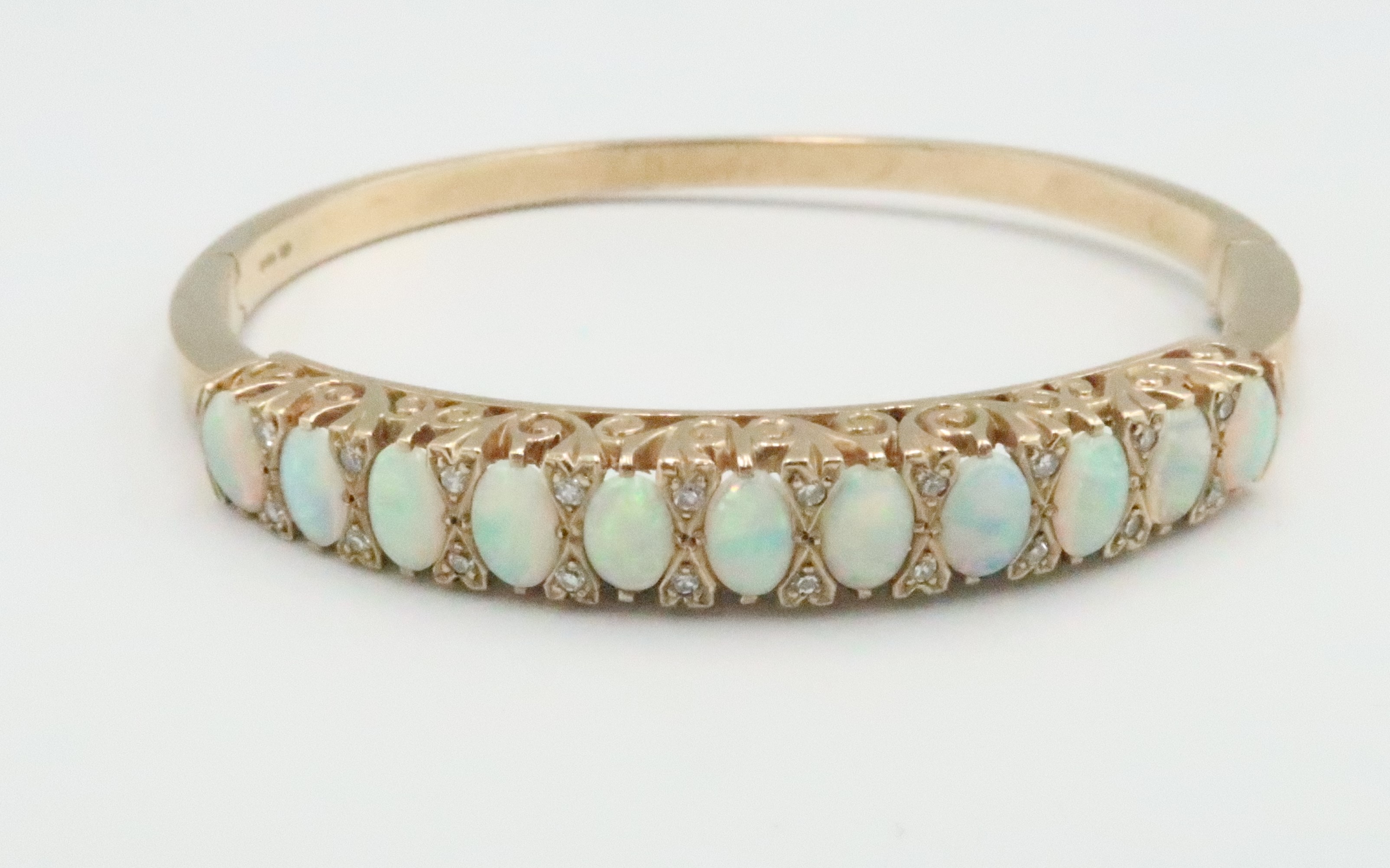 A 9ct and opal and diamond bracelet, approx 21.99 grams - Image 2 of 6