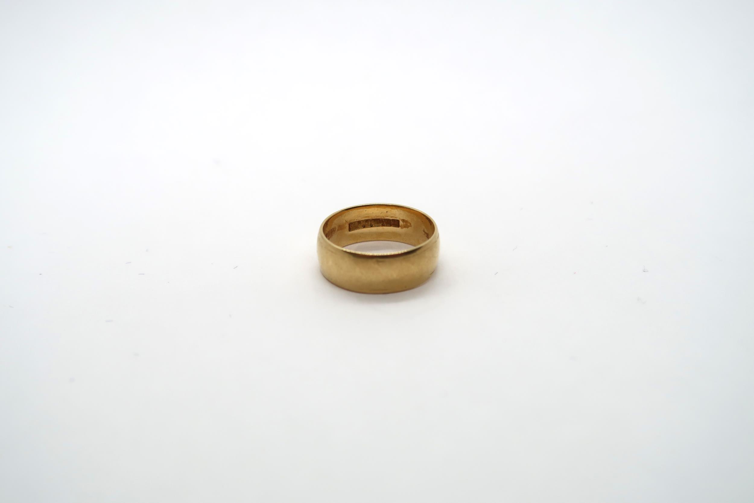 An 18ct yellow gold wedding band, size J, approx 4.1 grams