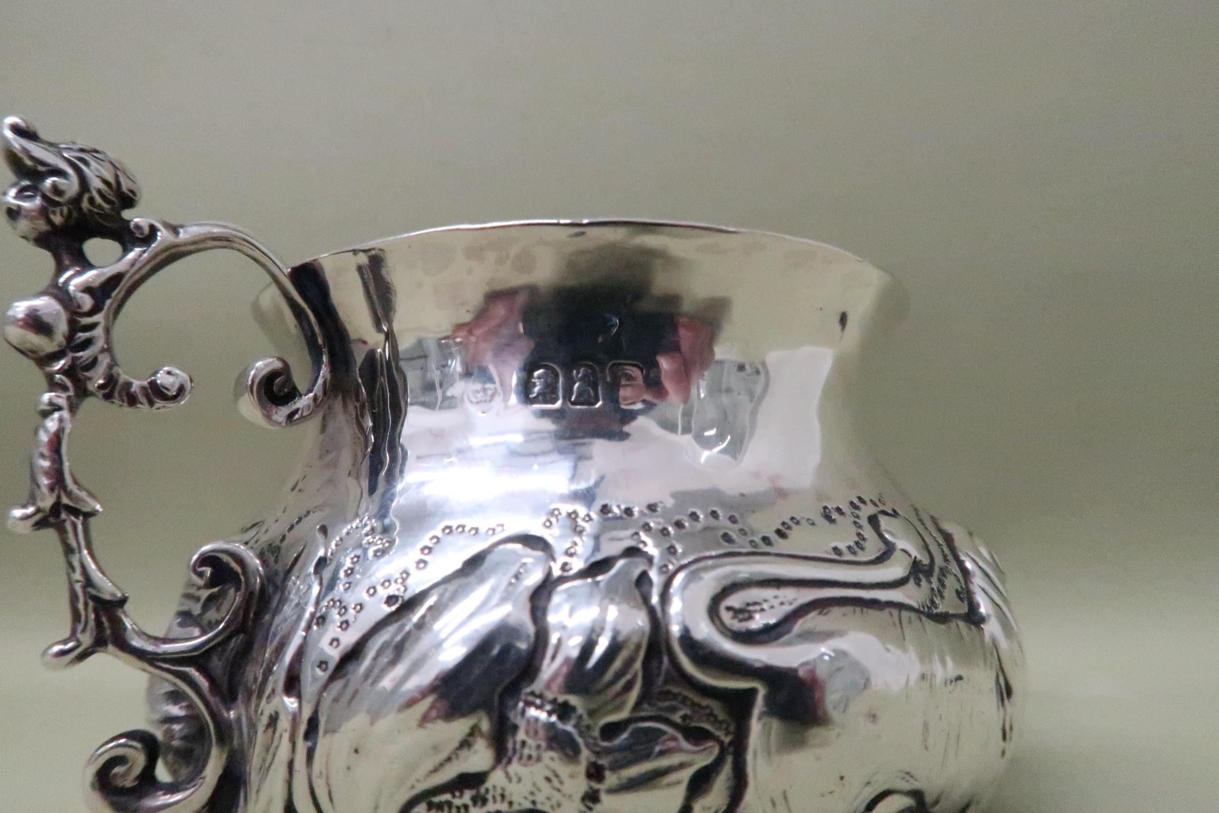 A Britannia silver porringer decorated with lion and unicorn embossed decoration - Height 7cm - 1821 - Bild 2 aus 2