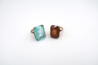 A brown paste ring, hallmarked 9ct, weight 4.85 grams, size L 1/2. Together with a blue paste