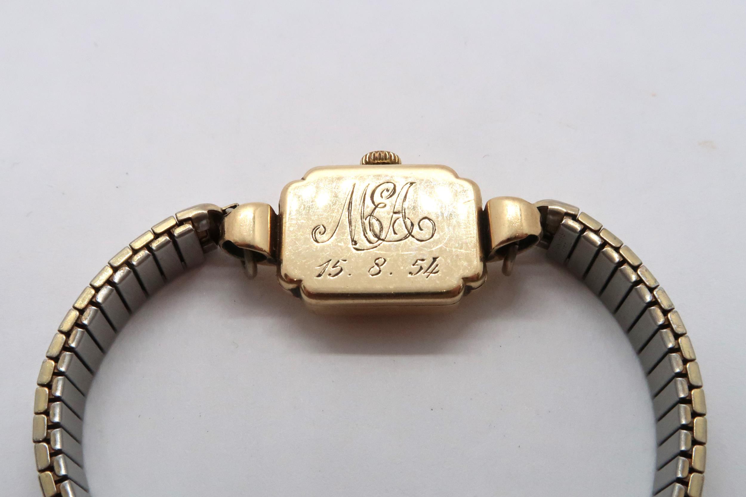 A 9ct yellow gold cased ladies watch on a bi-metal bracelet - Bild 3 aus 3