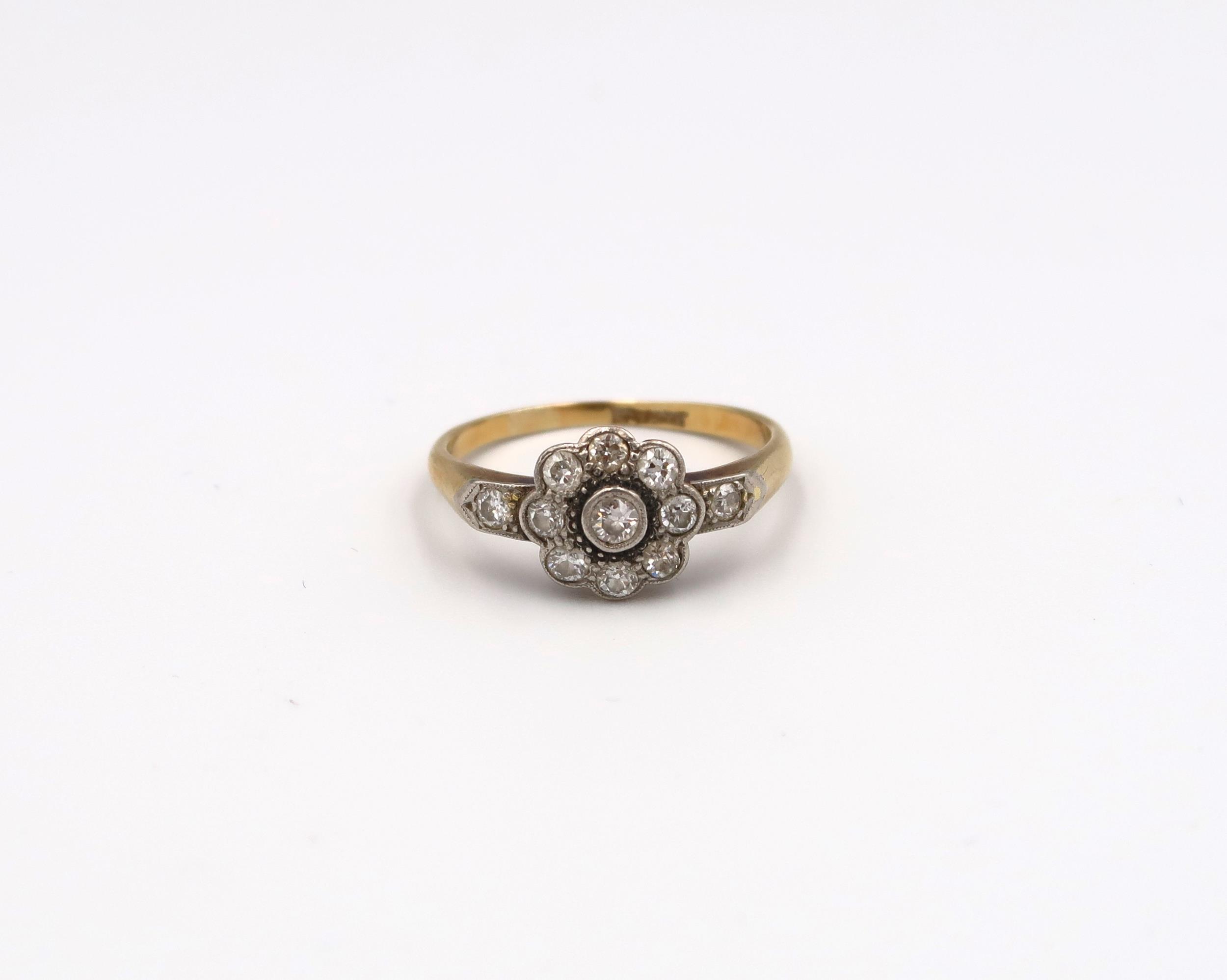 An old cut diamond daisy cluster ring with a diamond to each shoulder. Estimated total weight 0. - Image 2 of 7