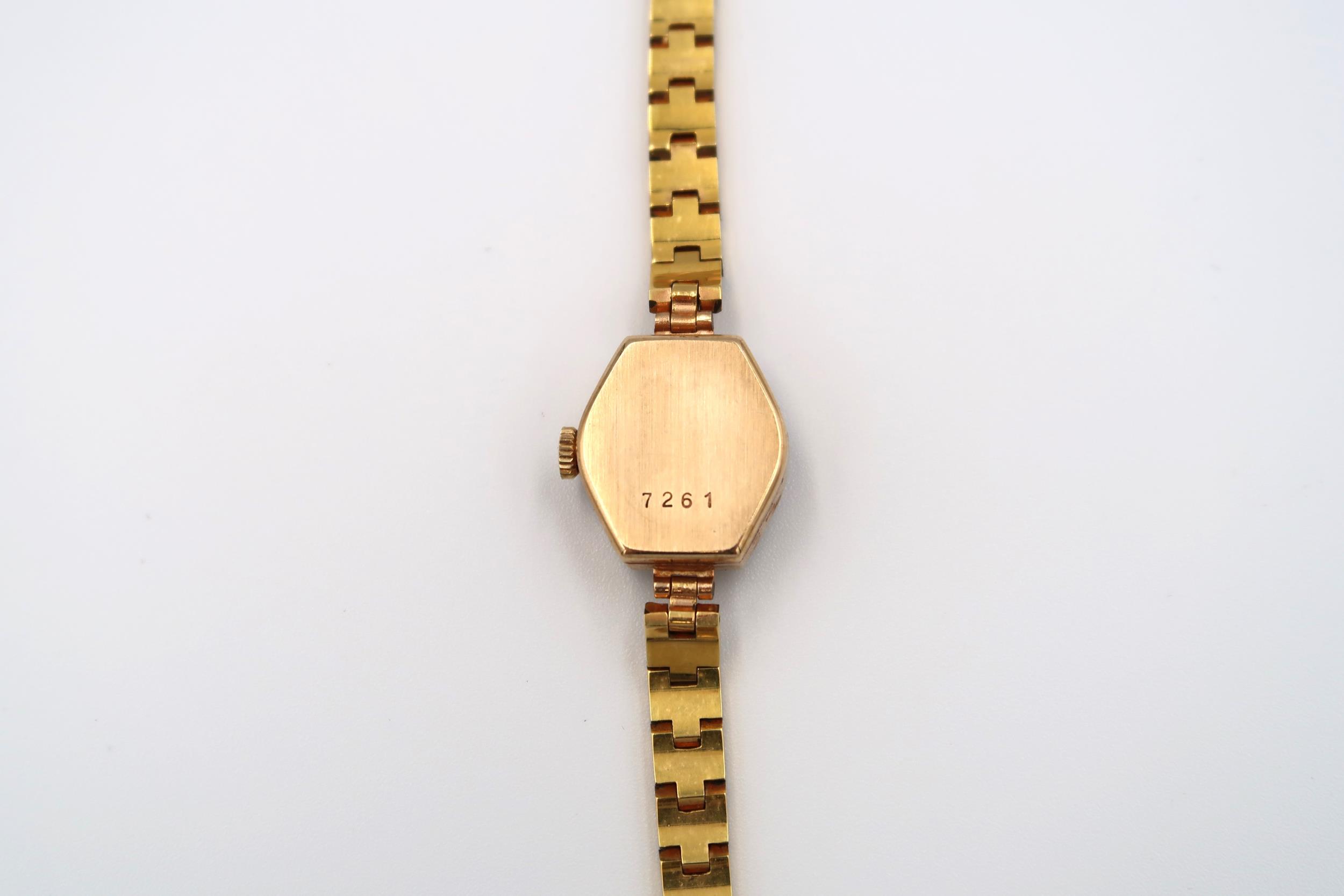 A ladies 9ct gold cased wristwatch on 9ct gold strap along with two 9ct gold watch cases. - Image 10 of 10