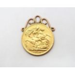 A gold sovereign dated 1912 in a mount - total weight approx 8.49 grams