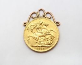 A gold sovereign dated 1912 in a mount - total weight approx 8.49 grams