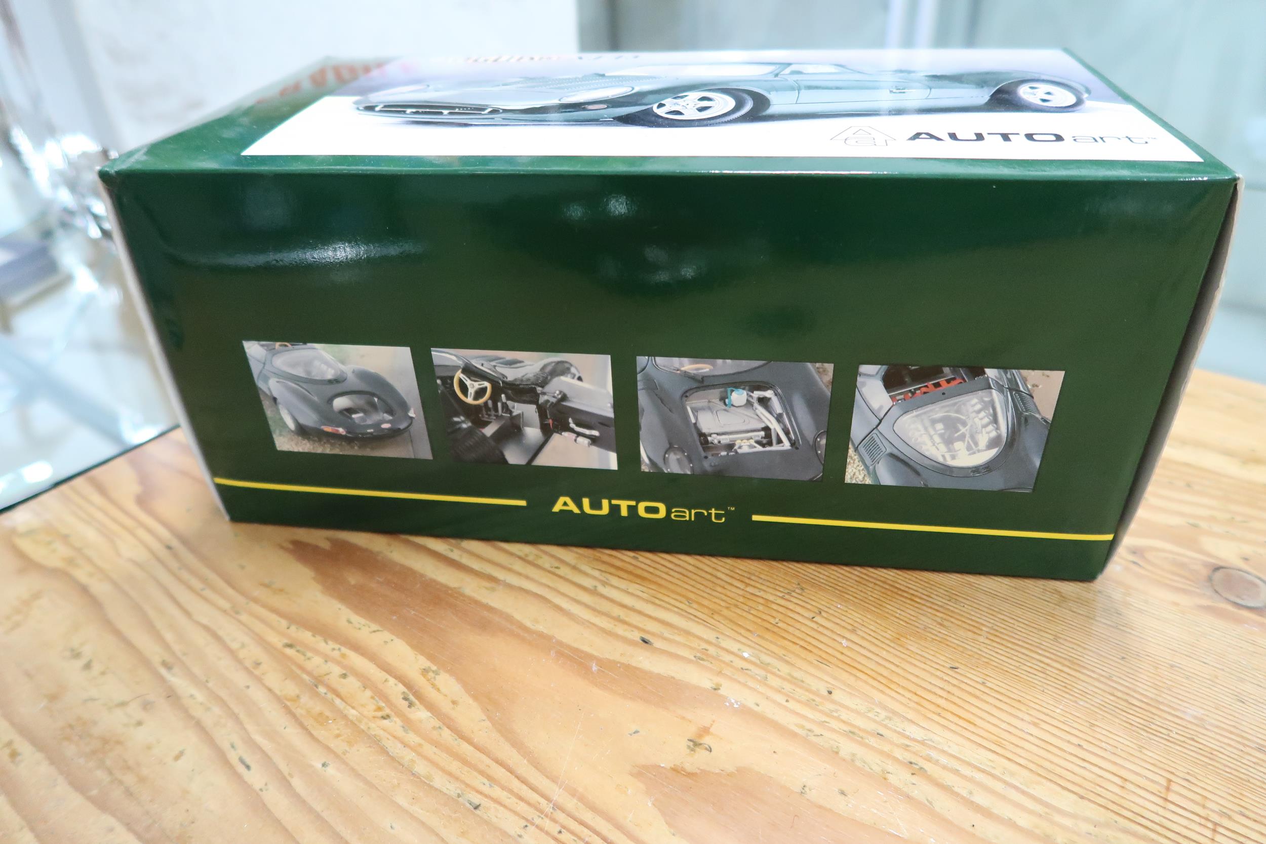 An Autoart Classic Division 1:18 model D type Jaguar, (boxed), an Autoart Jaguar XJB, a Tyrrell - Bild 4 aus 7