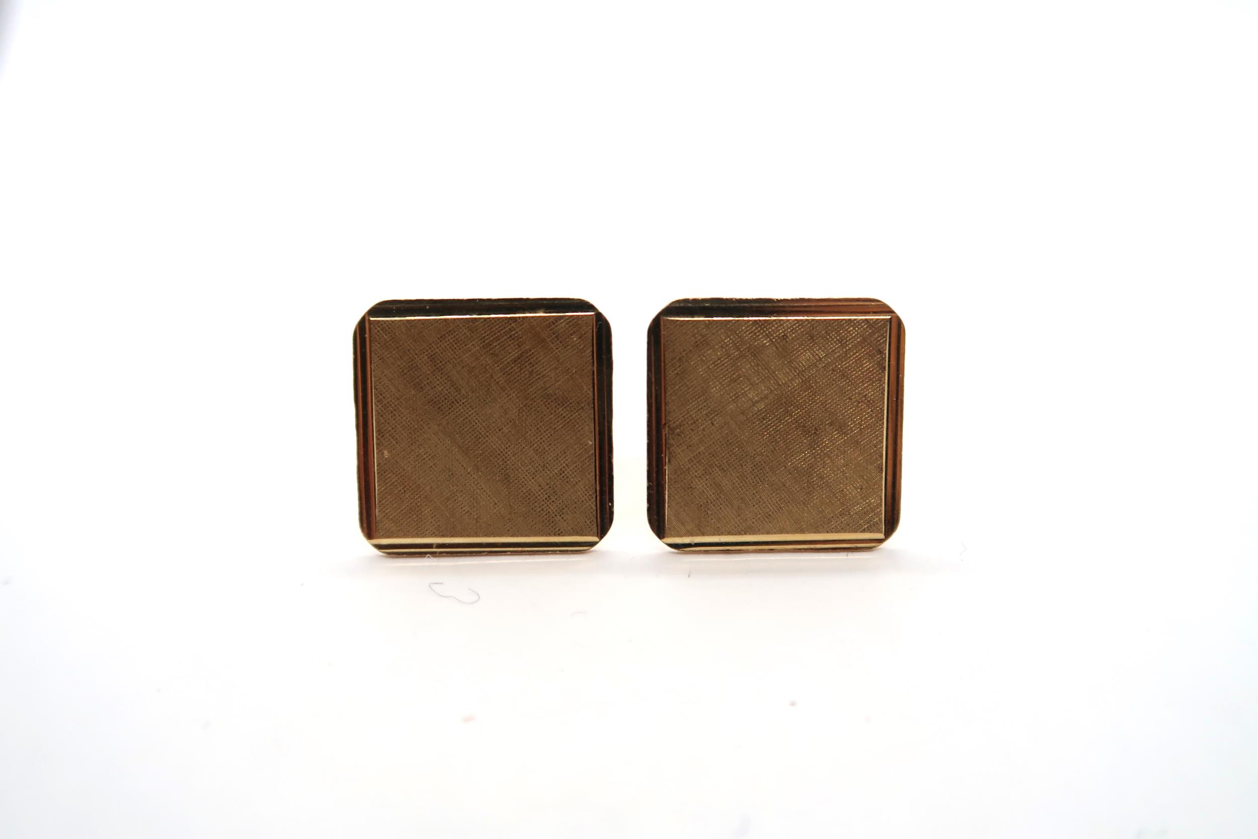 A pair of 18ct gold cufflinks, approx 7.29 grams each