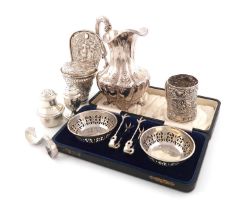 A mixed lot of silver items, comprising: a Victorian cream jug, by J and A Savory, London 1850,