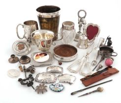 λA mixed lot of silver items, including: a silver-mounted horn beaker, Sheffield 1838, a mug, a