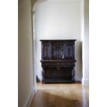 AN ENGLISH OAK CABINET ON STAND WITH 17TH CENTURY ELEMENTS, CONSTRUCTED IN THE 20TH CENTURY the