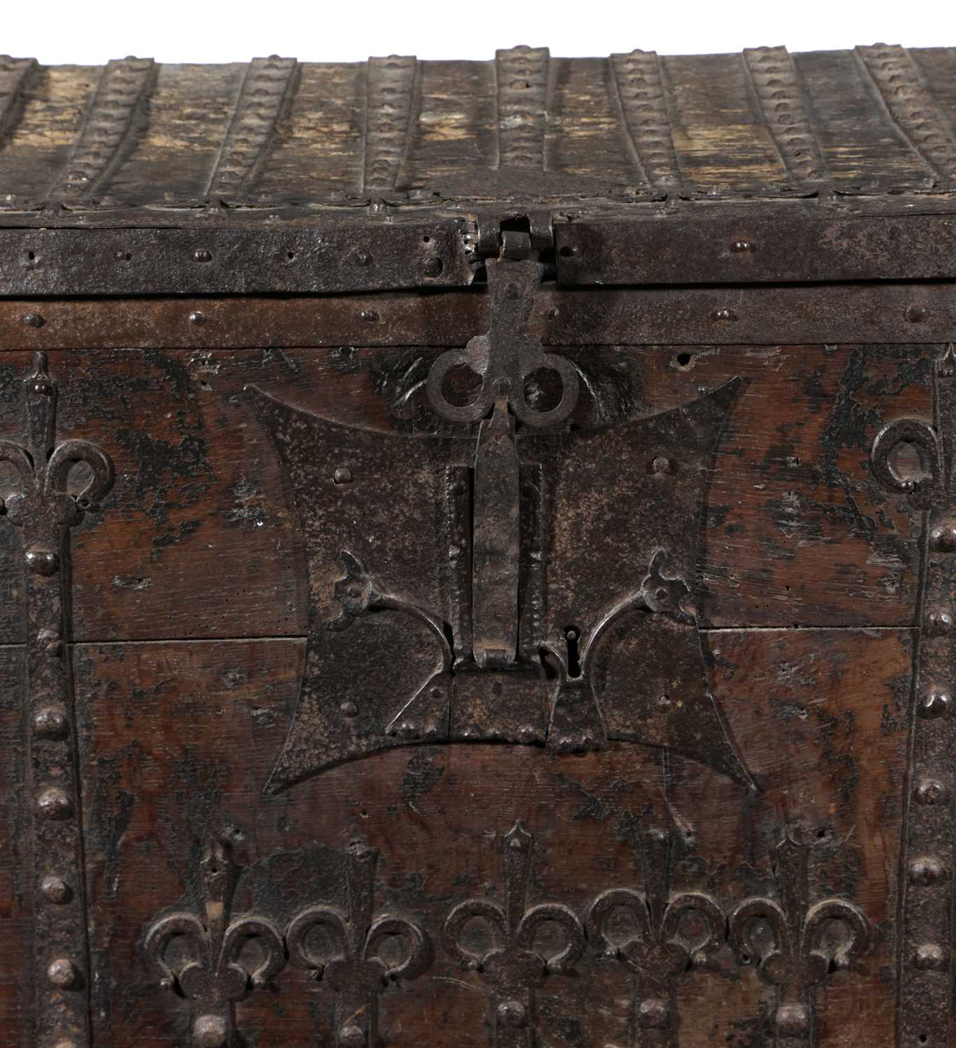 A LARGE GERMAN OAK AND IRON BOUND CHEST OR STOLLENTRUHE WESTPHALIAN, 15th / 16TH CENTURY with - Image 7 of 7