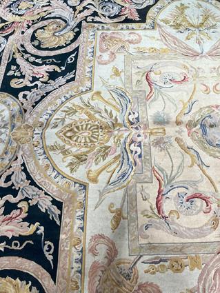 A SAVONNERIE DESIGN CARPET OF UNUSAL SIZE, 20TH CENTURY the lobed cream field centered by a rondel - Image 11 of 18