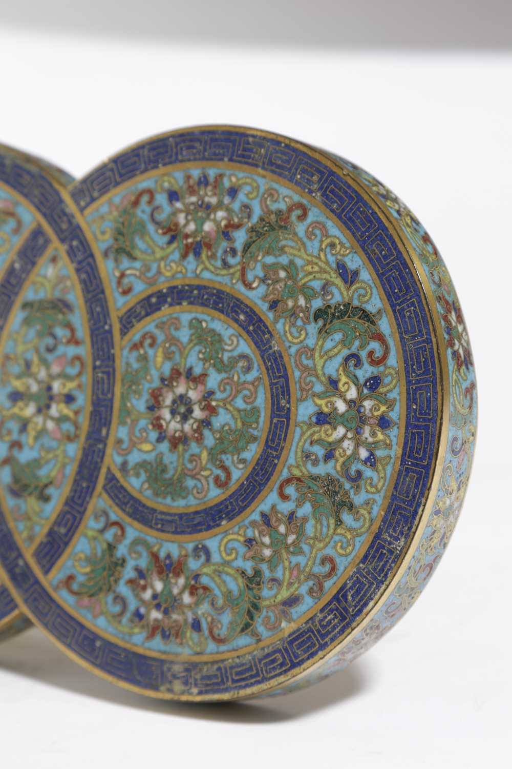 A CHINESE CLOISONNE COVER 18TH / 19TH CENTURY formed as two interlinked circles, decorated with - Image 5 of 7