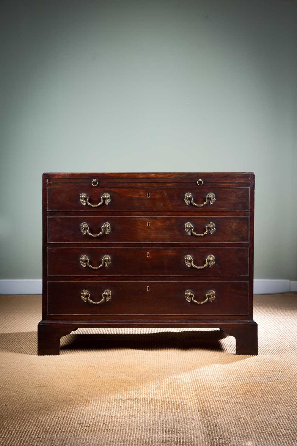 AN EARLY GEORGE III MAHOGANY CHEST C.1760 the caddy moulded top above a brushing slide and four - Image 2 of 3