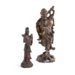 A CHINESE ROOTWOOD FIGURE OF AN ELDER LATE 19TH / 20TH CENTURY modelled with a stick over his