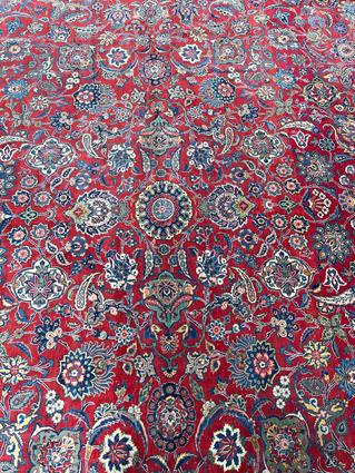 A GOOD KASHAN CARPET CENTRAL PERSIA, C.1940 the abrashed raspberry field with an all over design - Image 11 of 22