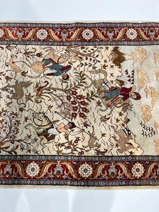 A MODERN SILK HUNTING RUG PROBABLY KAYSERI, CENTRAL ANATOLIA, C.1970 the ivory field depicting a - Image 4 of 6