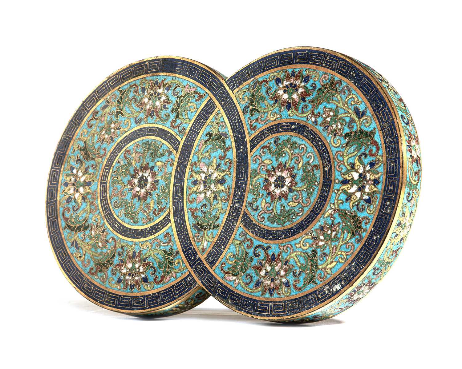 A CHINESE CLOISONNE COVER 18TH / 19TH CENTURY formed as two interlinked circles, decorated with - Image 3 of 7