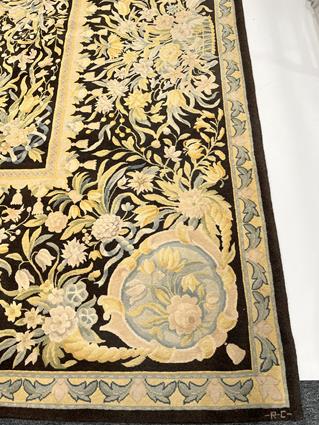 A LARGE CARPET OF 18TH CENTURY EUROPEAN DESIGN, 20TH CENTURY, the pale charcoal field centered by - Image 14 of 15