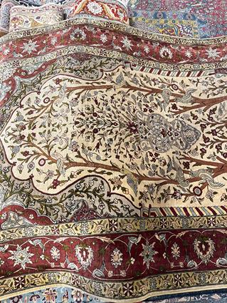 A HEREKE SILK PRAYER RUG NORTH WEST ANATOLIA, C.1970 the cream field with an urn issuing flowers - Image 3 of 4