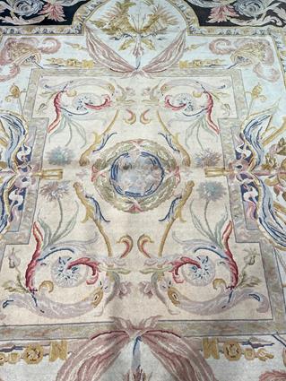 A SAVONNERIE DESIGN CARPET OF UNUSAL SIZE, 20TH CENTURY the lobed cream field centered by a rondel - Image 10 of 18