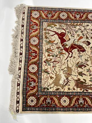 A MODERN SILK HUNTING RUG PROBABLY KAYSERI, CENTRAL ANATOLIA, C.1970 the ivory field depicting a - Image 6 of 6