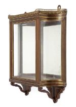 A FRENCH MAHOGANY AND BRASS HANGING DISPLAY CABINET IN DIRECTOIRE STYLE, LATE 19TH / EARLY 20TH