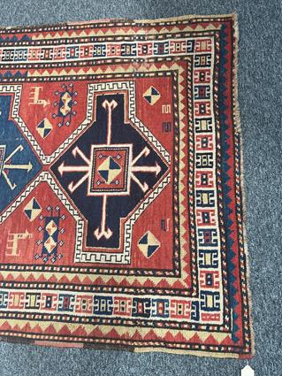 A KAZAK RUG CENTRAL CAUCASUS, C.1890 the madder field with four linked panels of hooked motifs - Image 5 of 5