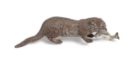 AN AUSTRIAN COLD PAINTED BRONZE OTTER IN THE MANNER OF FRANZ BERGMAN, LATE 19TH CENTURY standing