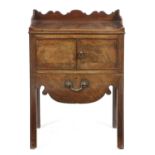 A GEORGE III MAHOGANY TRAY-TOP BEDSIDE COMMODE C.1780 with a scrolling gallery above a pair of