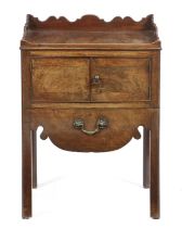 A GEORGE III MAHOGANY TRAY-TOP BEDSIDE COMMODE C.1780 with a scrolling gallery above a pair of