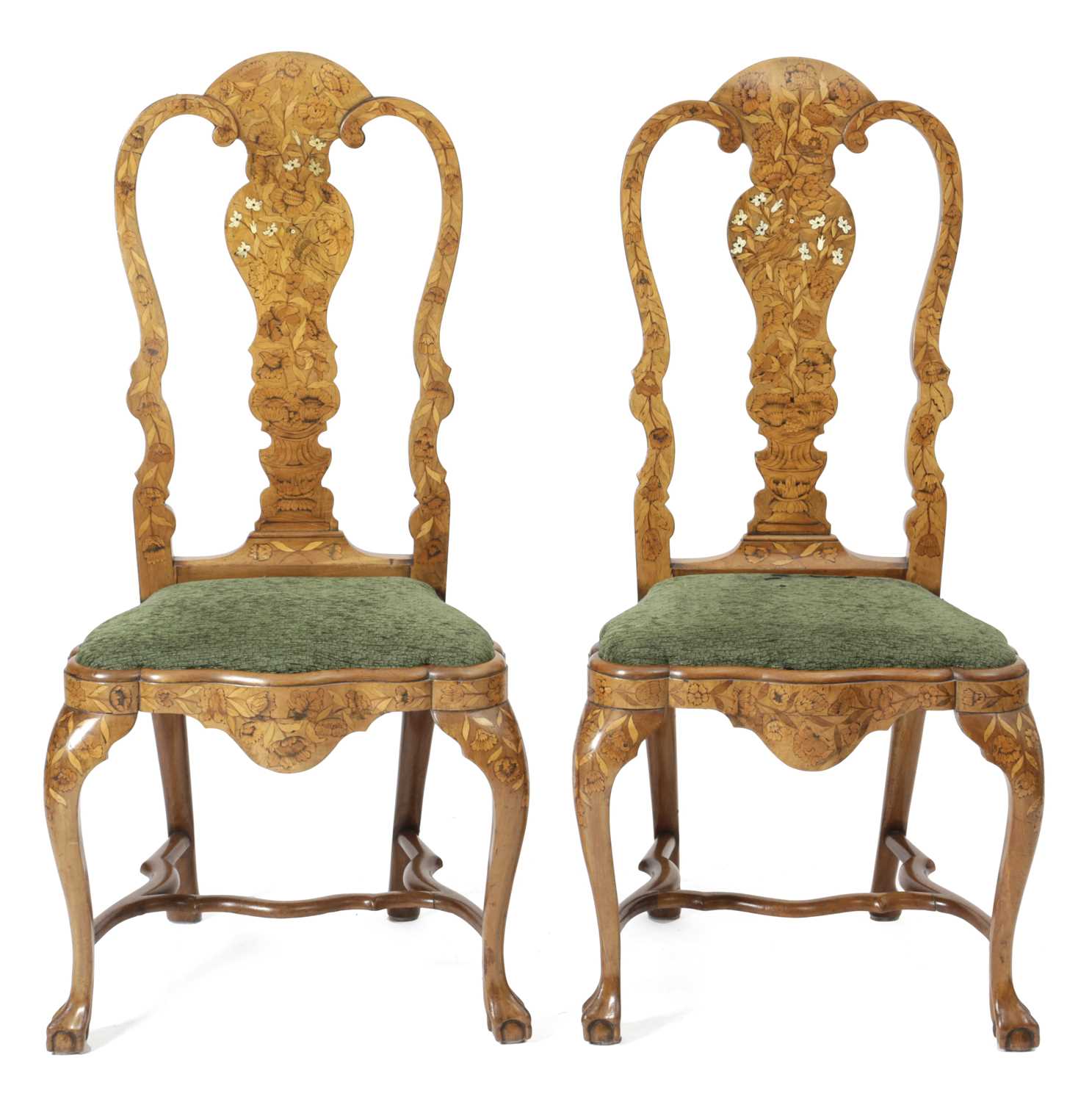 A PAIR OF DUTCH WALNUT AND MARQUETRY SIDE CHAIRS LATE 18TH CENTURY each with an arched back with a - Bild 2 aus 2