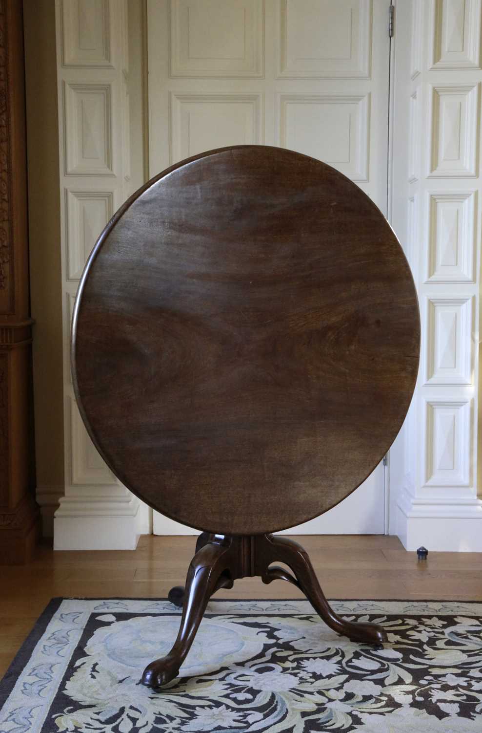 A GEORGE II MAHOGANY TRIPOD TABLE CHIPPENDALE PERIOD, C.1750 the circular tilt-top on a turned gun - Image 2 of 2