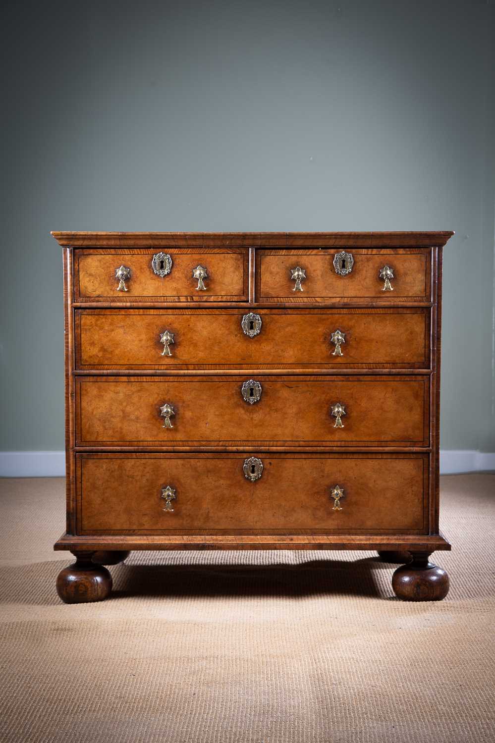 A WILLIAM AND MARY BURR ELM CHEST LATE 17TH / EARLY 18TH CENTURY with ash banding and ebonised - Image 3 of 4