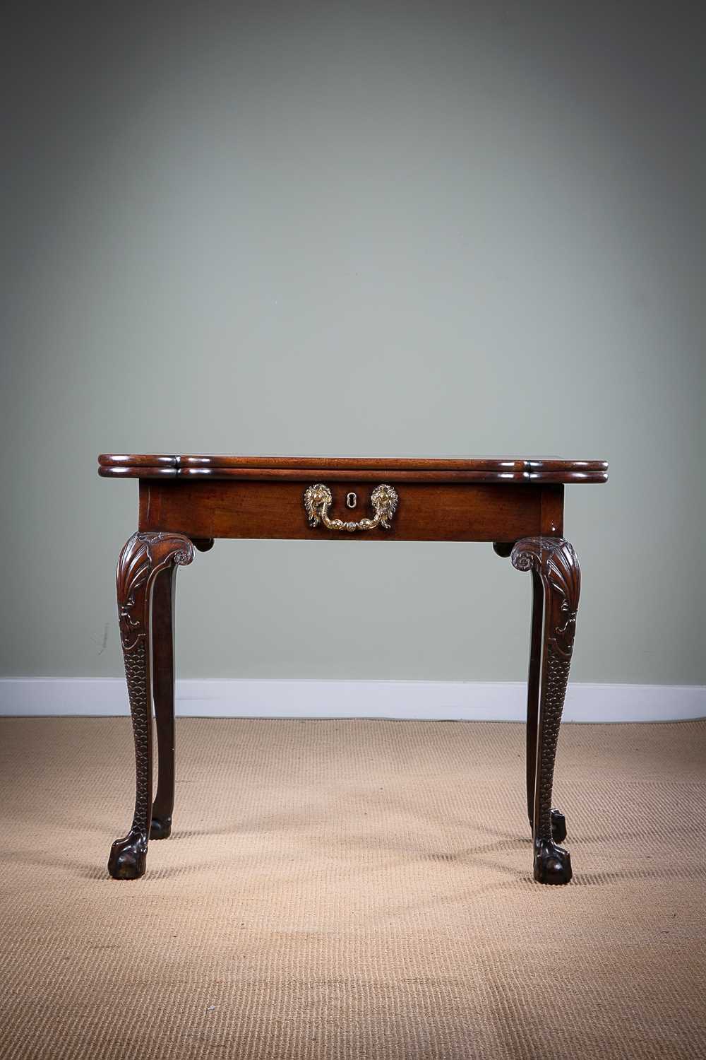 A FINE GEORGE II MAHOGANY CONCERTINA CARD TABLE C.1740-50 the fold-over top revealing a baize - Image 3 of 6