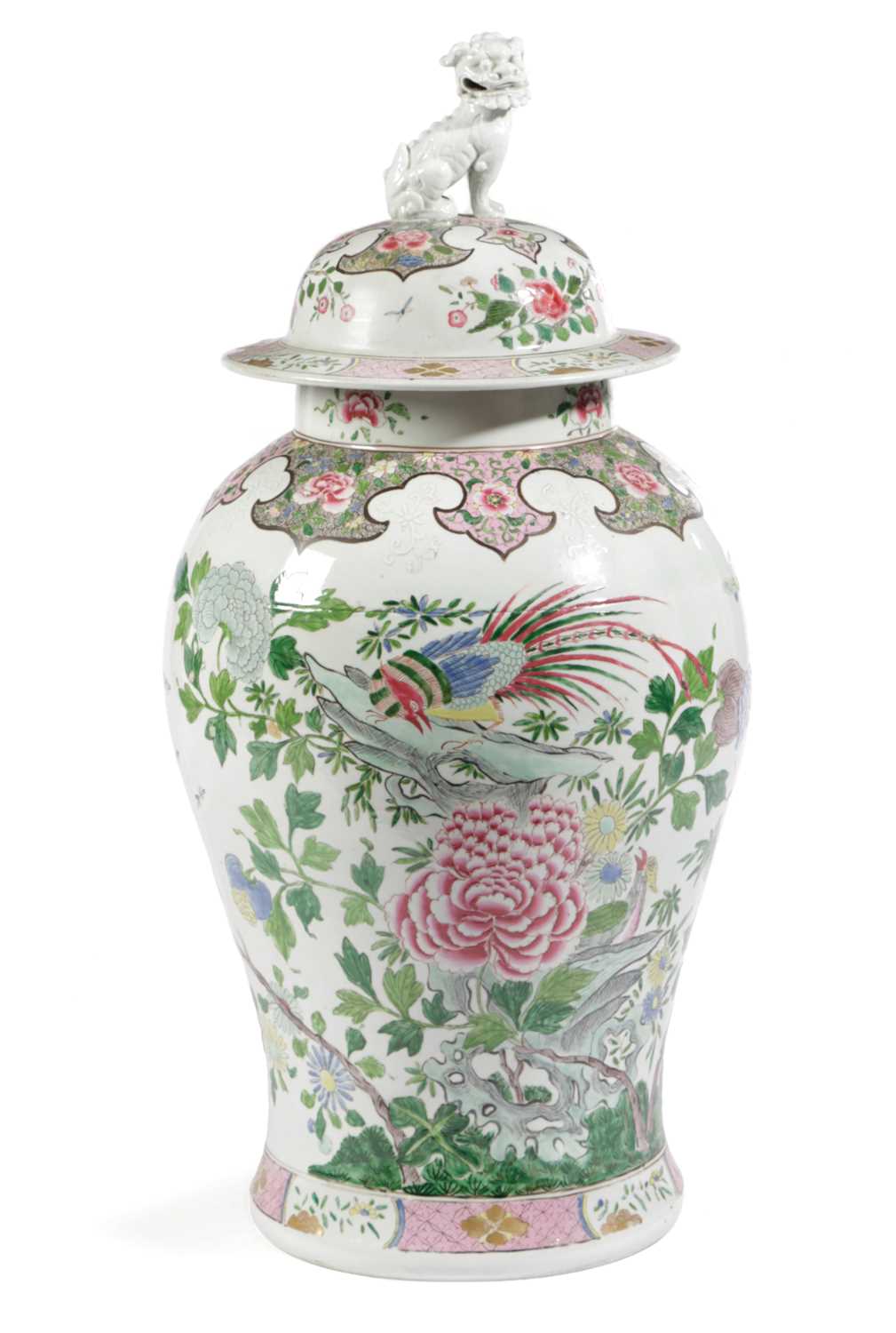 A LARGE CHINESE PORCELAIN FAMILLE ROSE VASE AND COVER 19TH CENTURY of baluster form, painted with
