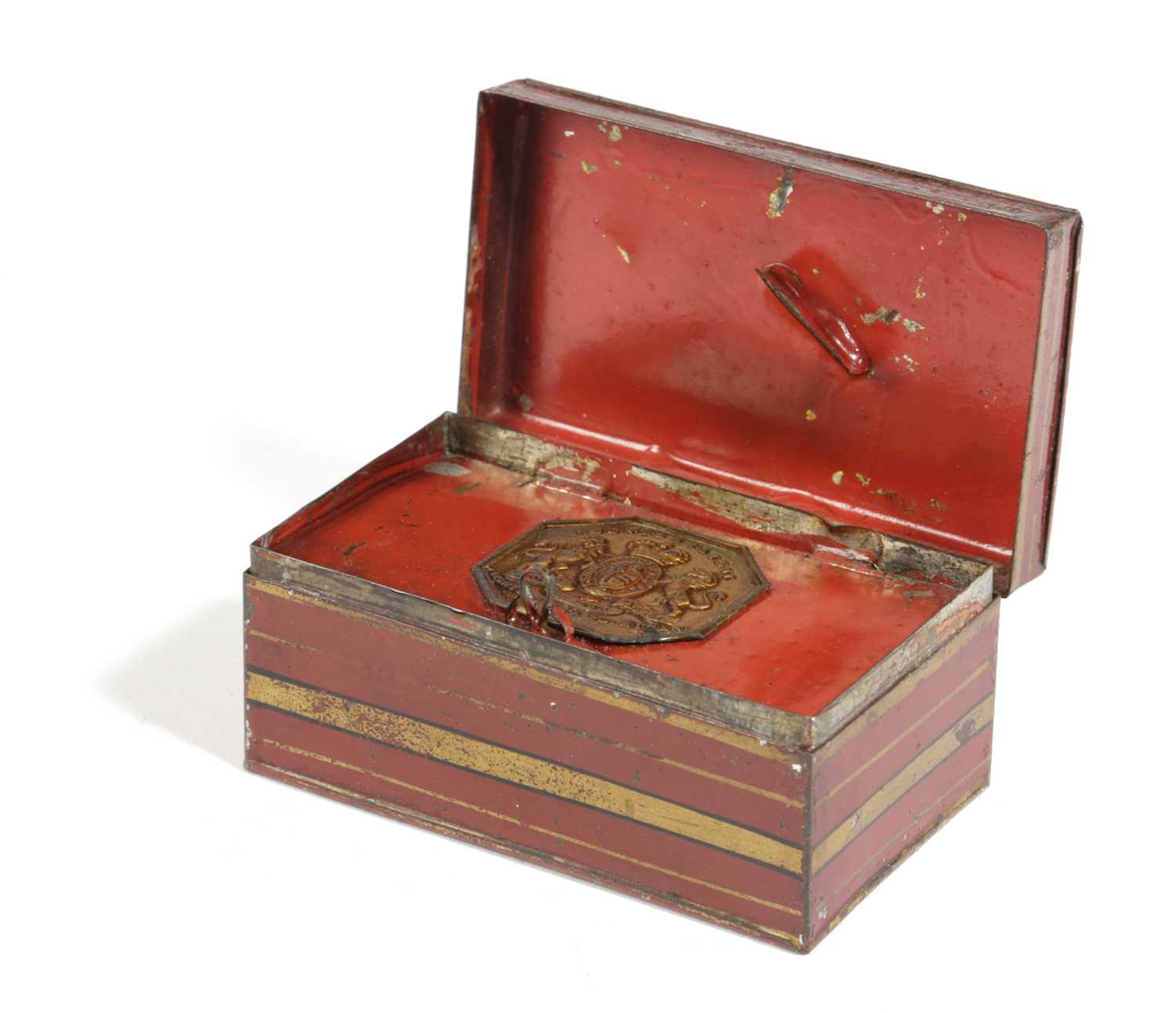 A RARE REGENCY RED JAPANNED TÔLE CHEMICAL MATCH BOX BY S. JONES, C.1810 the hinged lid chinoiserie - Image 2 of 2