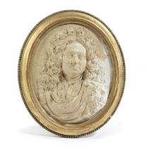 A PLASTER PORTRAIT RELIEF BUST OF A GENTLEMAN IN EARLY 18TH CENTURY FRENCH STYLE with a buff