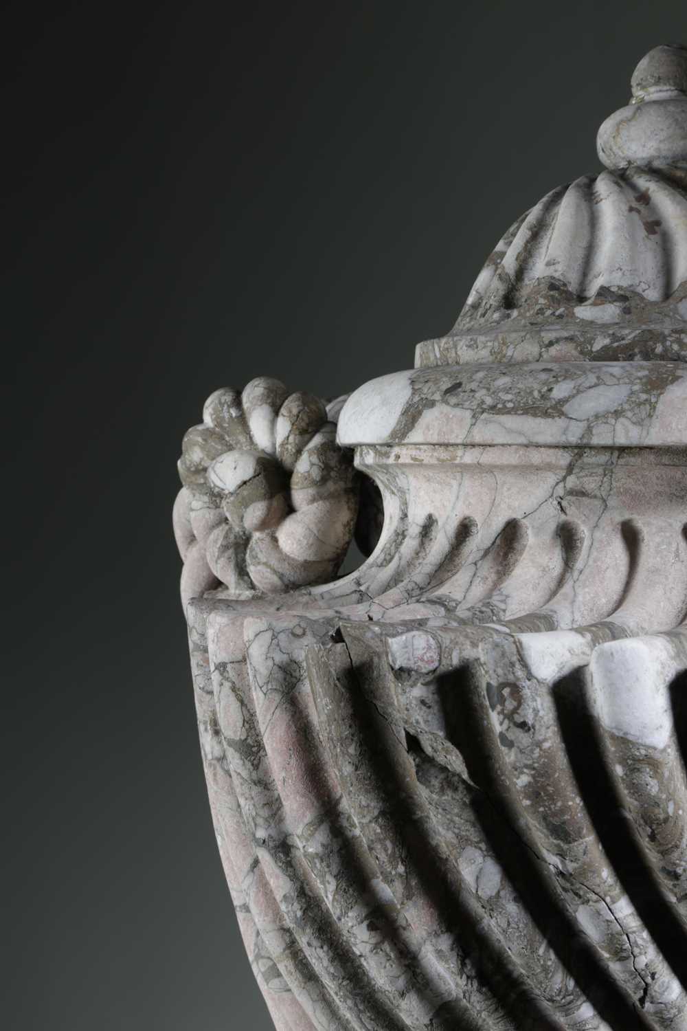 A FRENCH PINK AND GREY VEINED MARBLE URN 18TH CENTURY the wrythen domed cover above a pair of rope- - Image 3 of 10