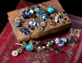 A MIXED LOT OF CUFFLINKS AND STUDS comprising: a pair of gold and lapis lazuli twisted cufflinks,