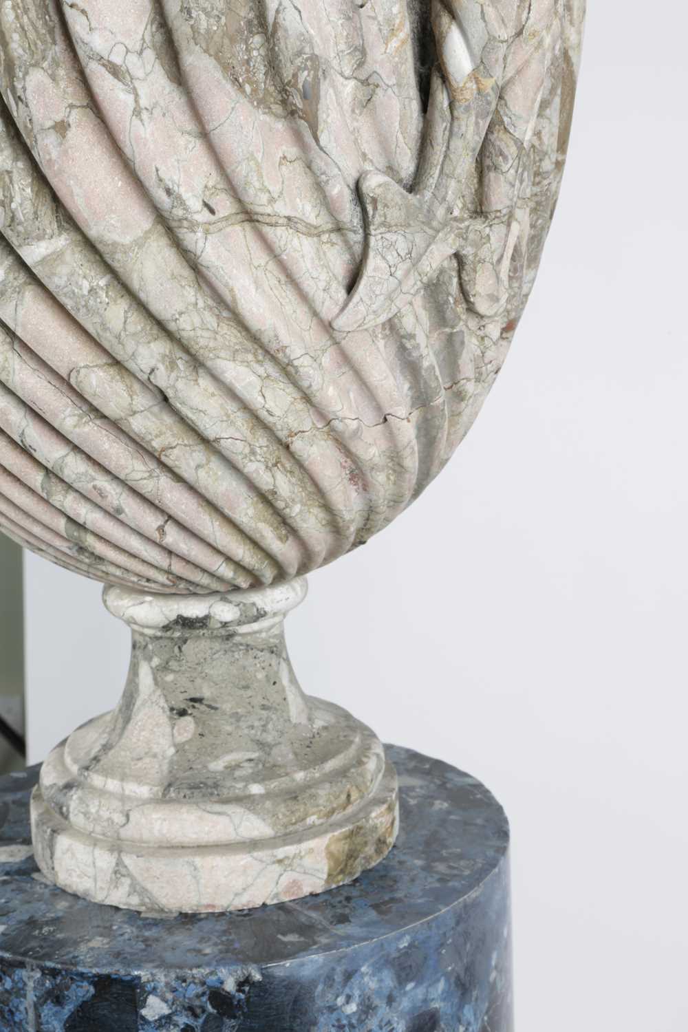 A FRENCH PINK AND GREY VEINED MARBLE URN 18TH CENTURY the wrythen domed cover above a pair of rope- - Image 7 of 10