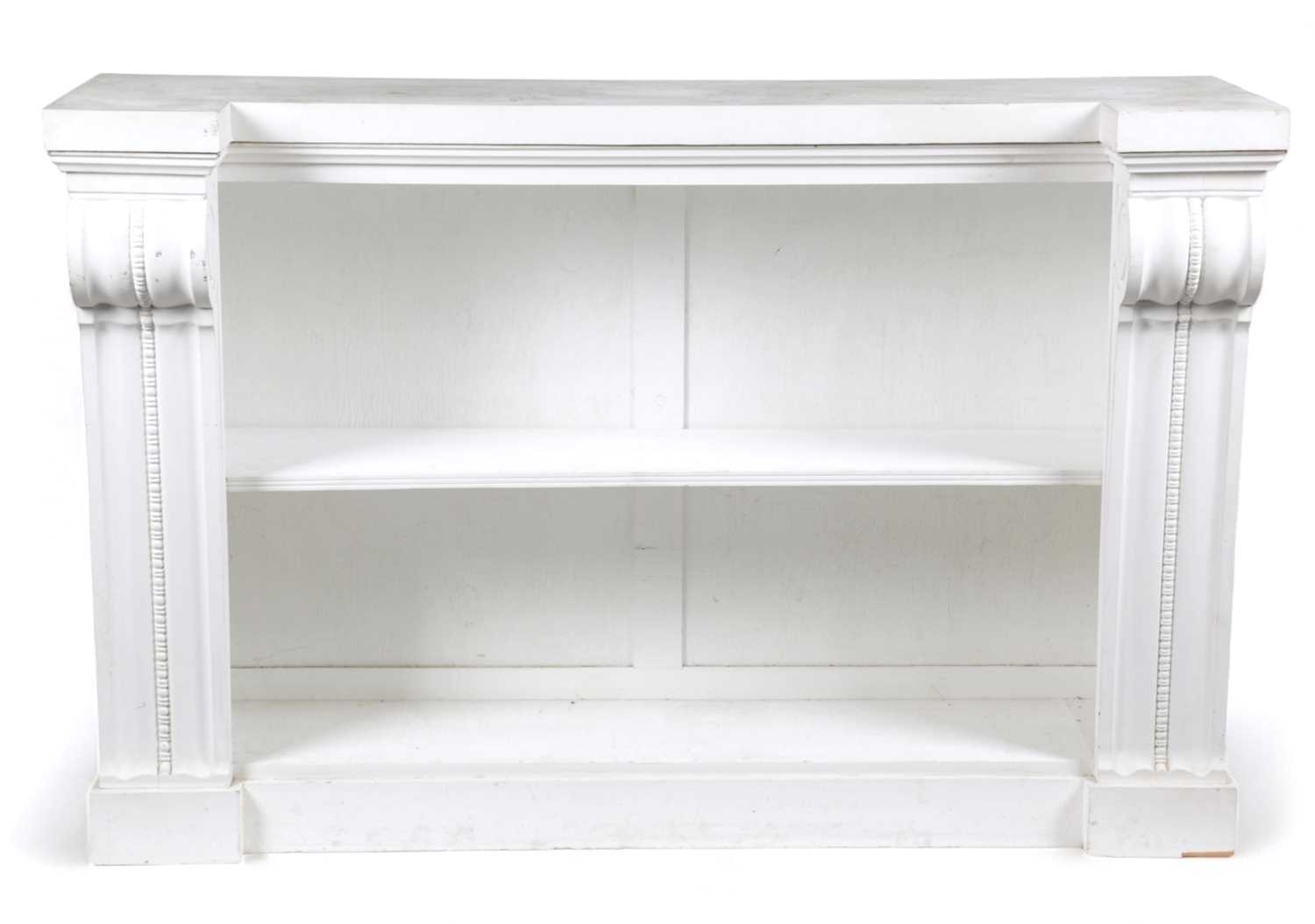 A WHITE PAINTED OPEN BOOKCASE IN 18TH CENTURY STYLE, 20TH CENTURY of inverted breakfront form,