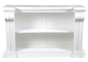 A WHITE PAINTED OPEN BOOKCASE IN 18TH CENTURY STYLE, 20TH CENTURY of inverted breakfront form,
