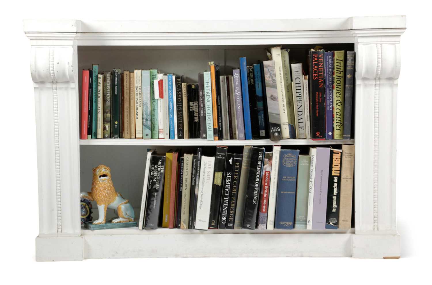 LITERATURE. A COLLECTION OF BOOKS AND AUCTION CATALOGUES RELATING TO ART, ANTIQUES AND COUNTRY