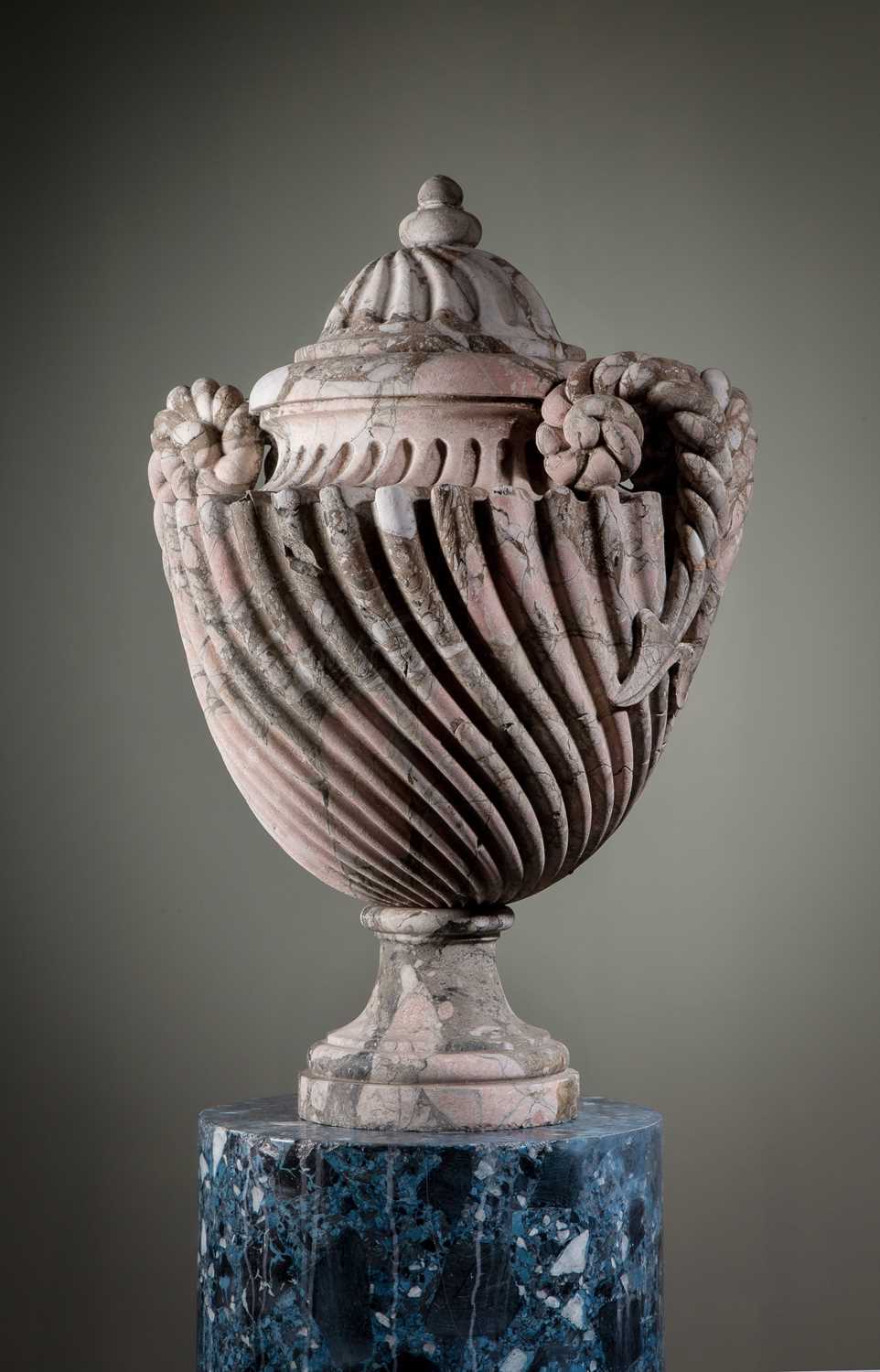 A FRENCH PINK AND GREY VEINED MARBLE URN 18TH CENTURY the wrythen domed cover above a pair of rope-